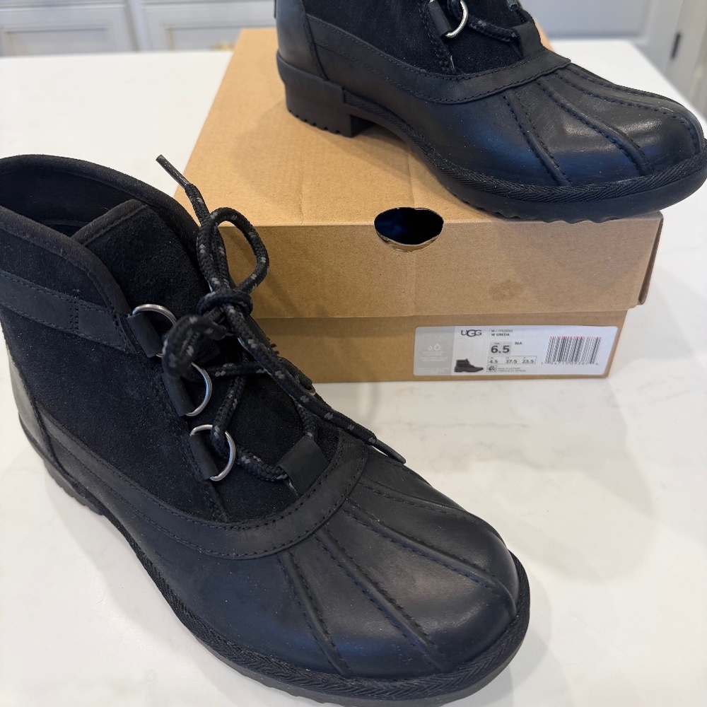 UGG Greda BLACK, SIZE 6